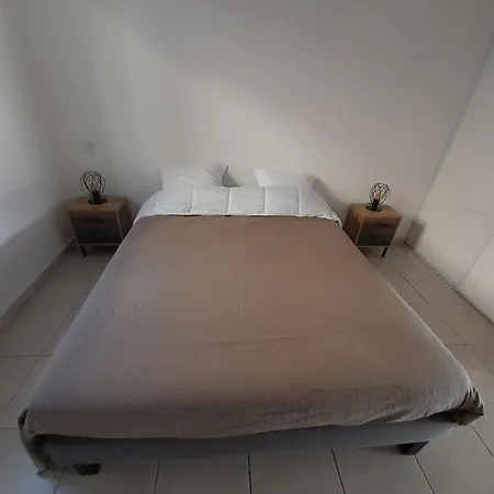 Junior 14600 Apartment