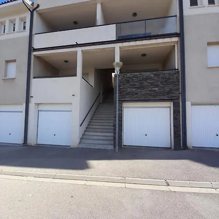 Junior 14600 Apartment
